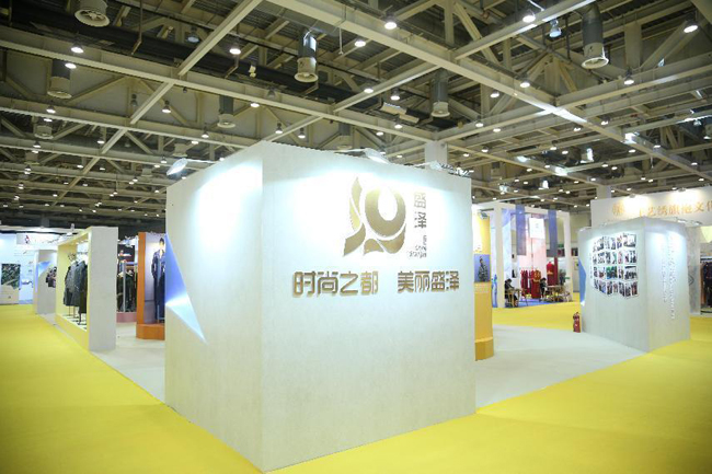 中國東方絲綢市場“絲綢蘇州2023”展陳時尚盛澤設計成果 彰顯盛澤設計新名片