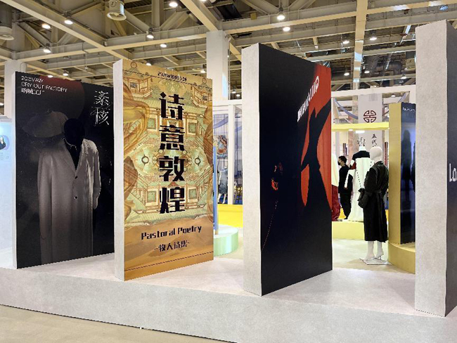 中國東方絲綢市場“絲綢蘇州2023”展陳時尚盛澤設計成果 彰顯盛澤設計新名片