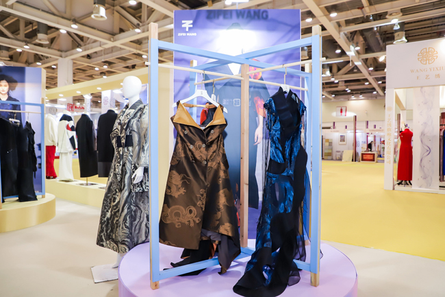 中國東方絲綢市場“絲綢蘇州2023”展陳時尚盛澤設計成果 彰顯盛澤設計新名片